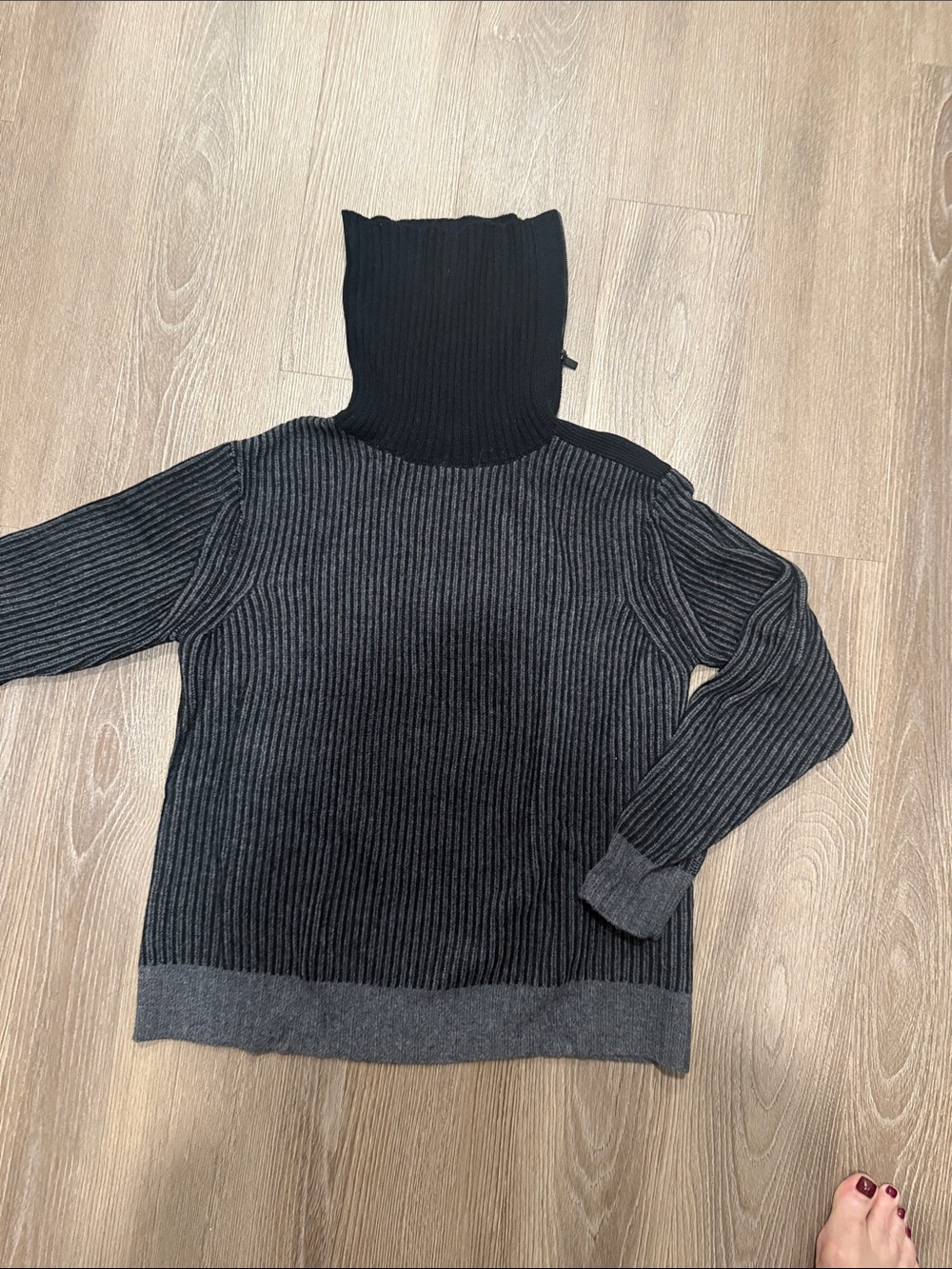 Men's Two-Tone Gray & Black Ribbed Turtleneck Sweater